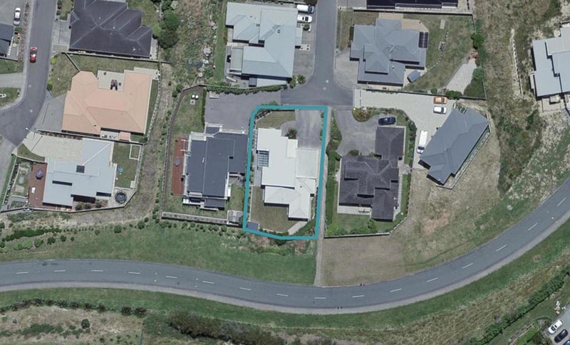 28 Kilkelly Close, Tawa, Wellington - Carousel 1