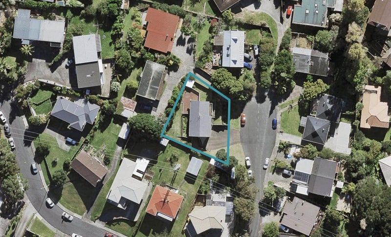 10 Braund Place, Glenfield, Auckland - Carousel 1