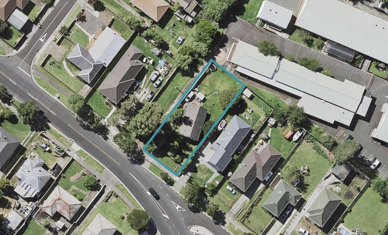 2 Eastview Road, Glen Innes, Auckland - Carousel 1