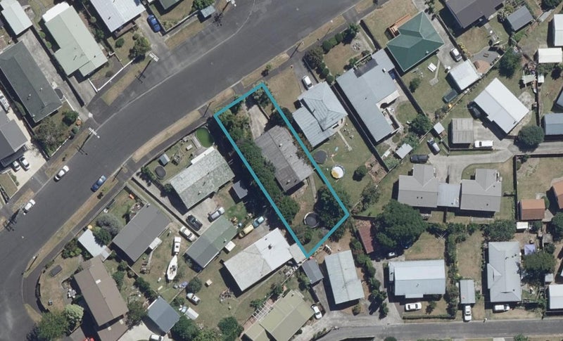 11 Fitzroy Avenue, Fitzroy, Hamilton - Carousel 1