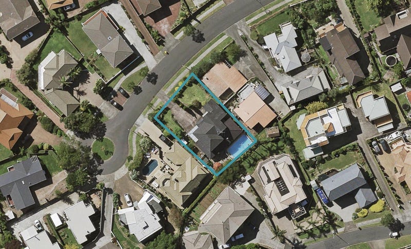 16 Santa Monica Place, Goodwood Heights, Auckland - Carousel 1