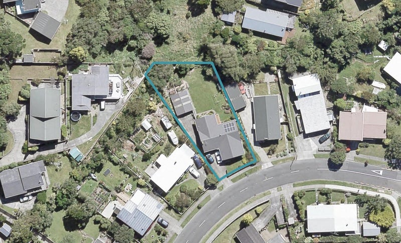 8 Acacia Avenue, Maungaraki, Lower Hutt - Carousel 1