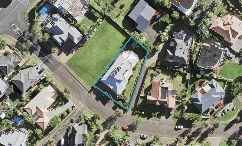 6 Marguerita Place, West Harbour, Auckland - Carousel 1