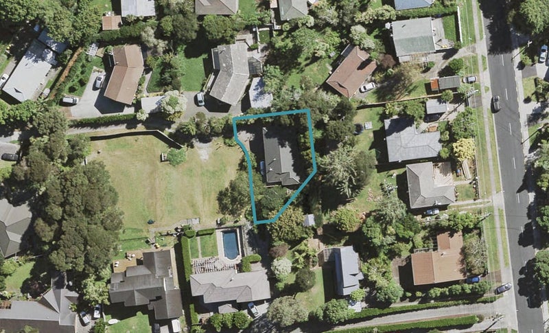 48 Onedin Place, Titirangi, Auckland - Carousel 1
