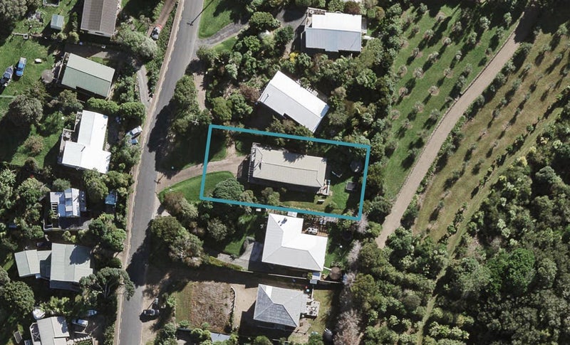 46 Jellicoe Parade, Surfdale, Waiheke Island - Carousel 1