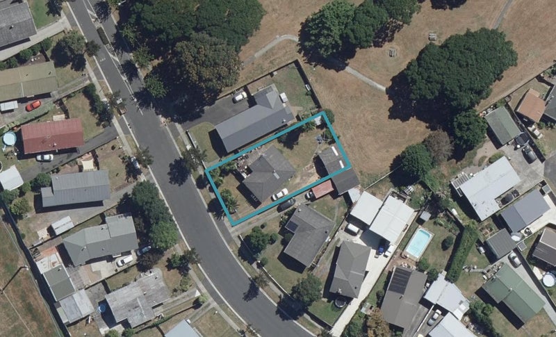 38 Rhonda Avenue, Deanwell, Hamilton - Carousel 1