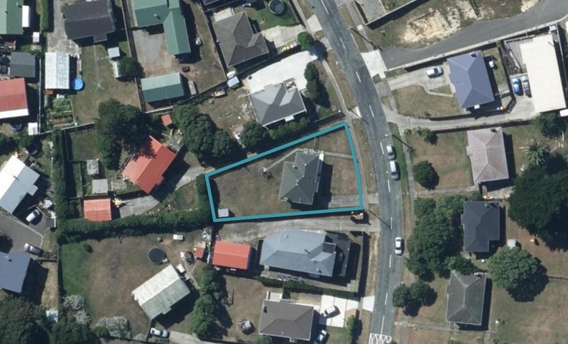 8 Taupiri Crescent, Tītahi Bay, Porirua - Carousel 1