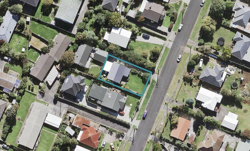 106 Lynwood Road, New Lynn, Auckland - Carousel 1