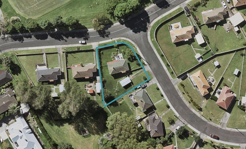 81 Roberts Avenue, Bayswater, Auckland - Carousel 1