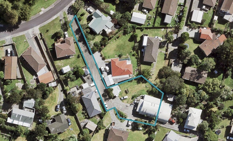 8 Zingaro Place, Massey, Auckland - Carousel 1