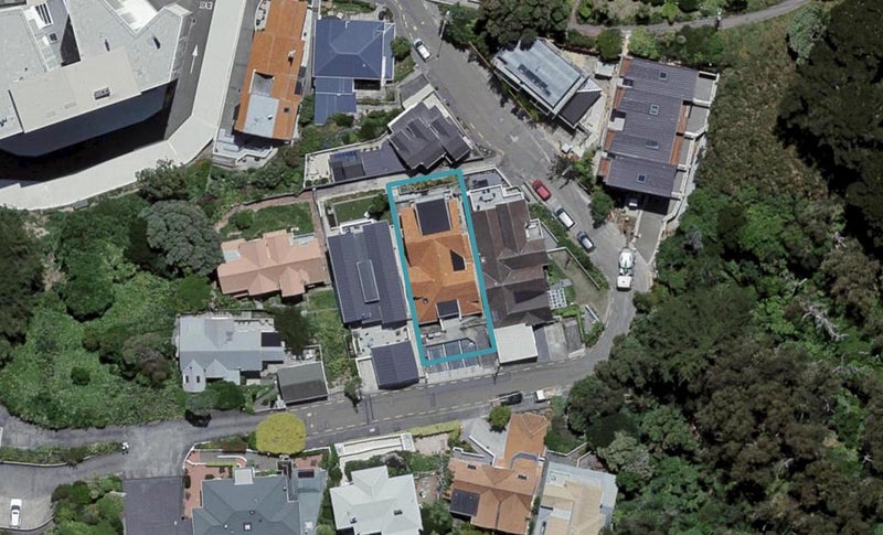 4 Wilkinson Street, Oriental Bay, Wellington - Carousel 1