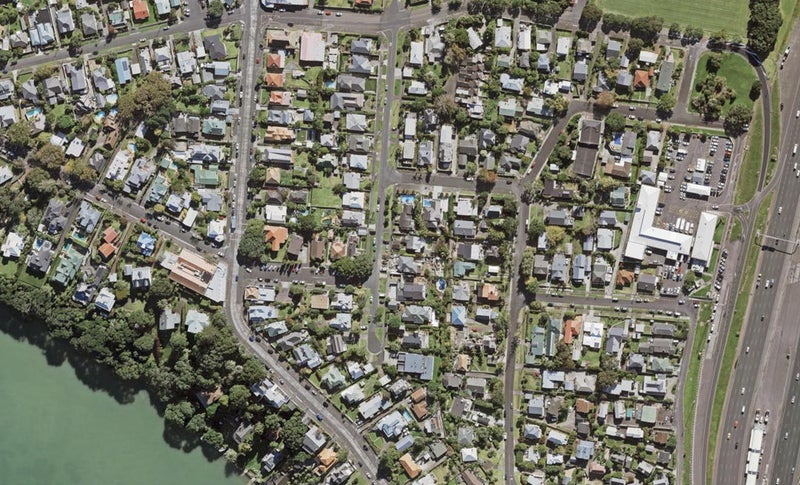 11 Richmond Avenue, Northcote Point, Auckland - Carousel 1