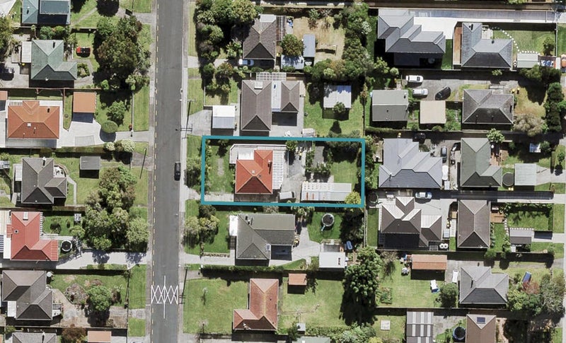 64 Neil Avenue, Te Atatu Peninsula, Auckland - Carousel 1