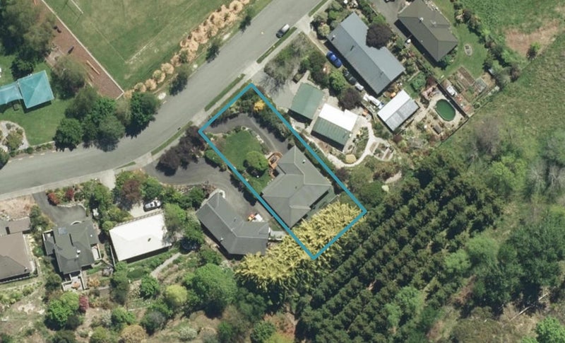 11 Treeton Place, Wakefield - Carousel 1