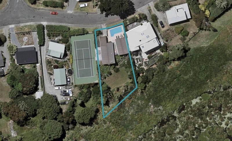 21 Freyberg Crescent, Waikanae Beach, Waikanae - Carousel 1