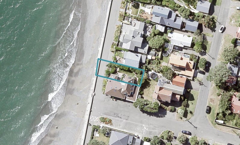 221 Marine Parade, Eastbourne, Lower Hutt - Carousel 1