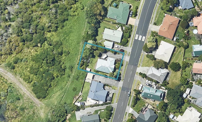 37 Tom Muir Drive, Gate Pa, Tauranga - Carousel 1