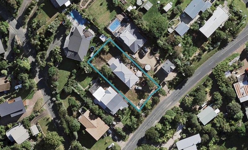 52 Hauraki Road, Oneroa, Waiheke Island - Carousel 1