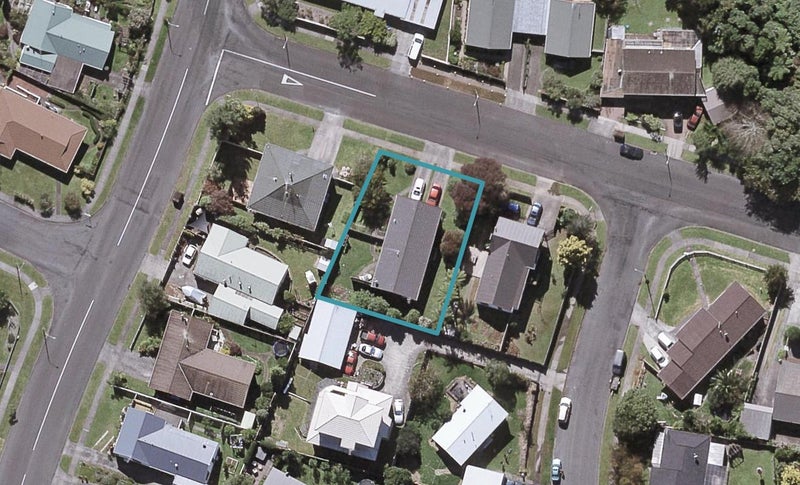 4 Ainslee Street, Highlands Park, New Plymouth - Carousel 1