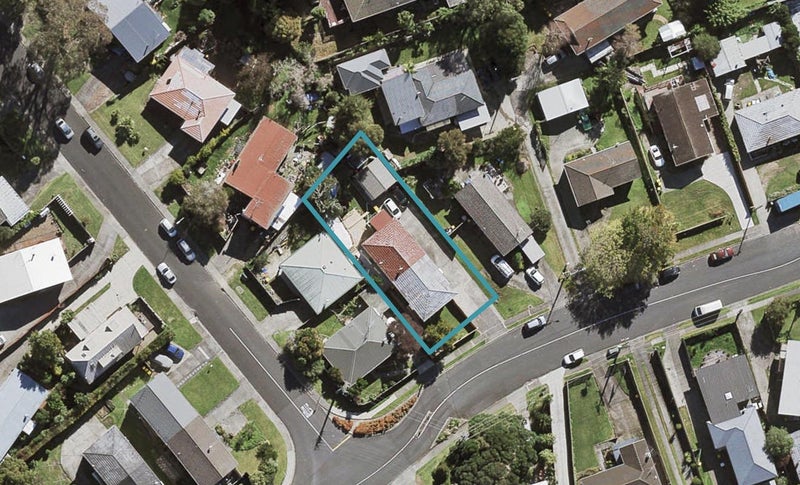 2/18 Ellice Road, Totara Vale, Auckland - Carousel 1