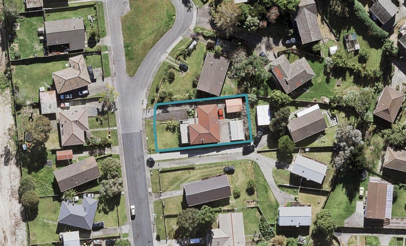 61 Cedar Heights Avenue, Massey, Auckland - Carousel 1