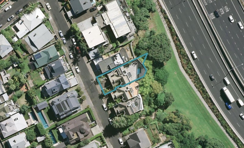 19 Ring Terrace, Saint Marys Bay, Auckland - Carousel 1