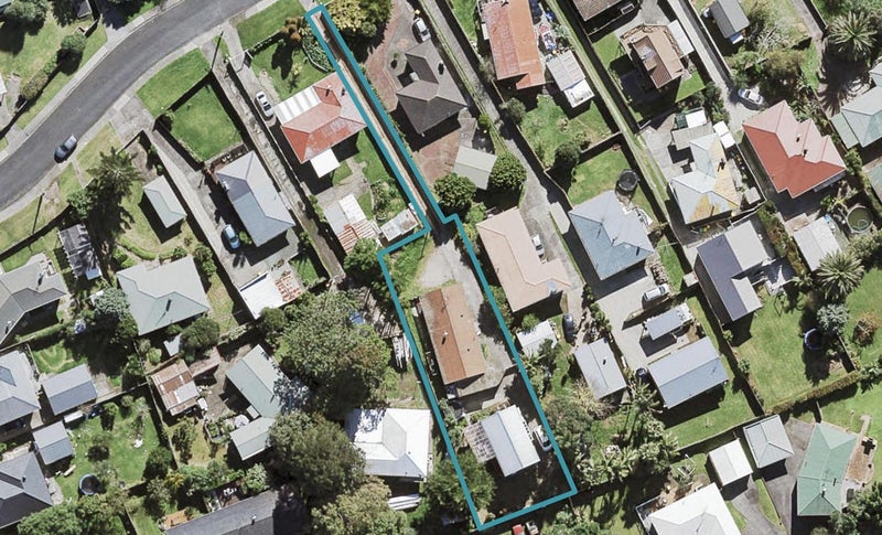 1/13 Fairclough Road, Beach Haven, Auckland - Carousel 1