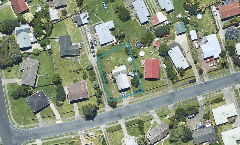 8 Corinna Street, Welcome Bay, Tauranga - Carousel 1
