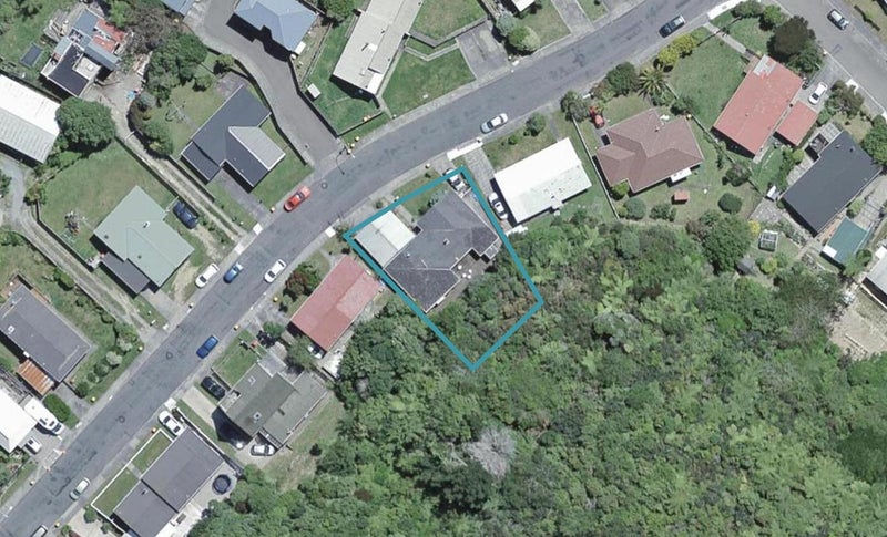 77 Hazlewood Avenue, Karori, Wellington - Carousel 1