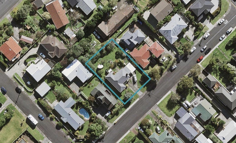 7 Holland Road, Hillcrest, Auckland - Carousel 1