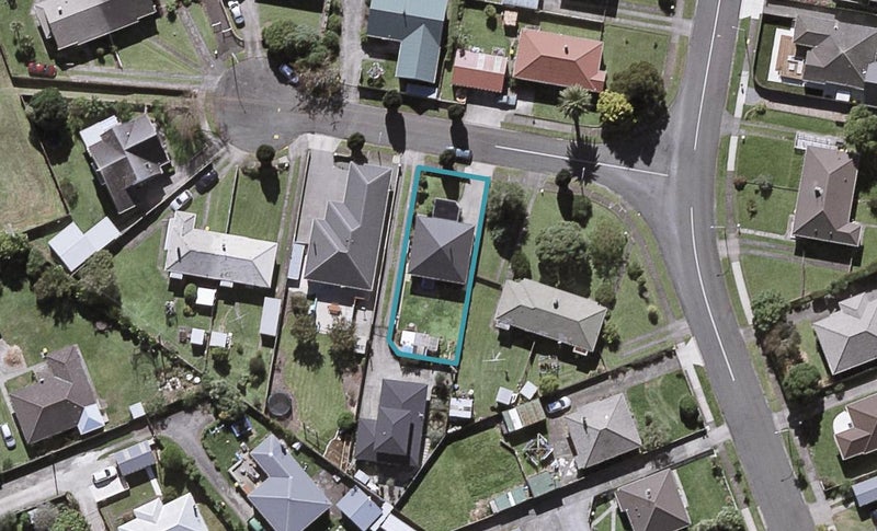 5 Clovelly Street, Brooklands, New Plymouth - Carousel 1