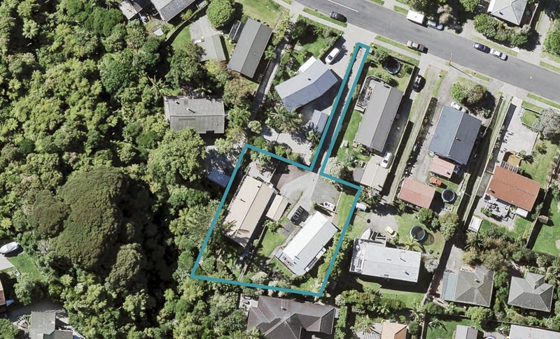 16A Robbies Road, Shelly Park, Auckland - Carousel 1