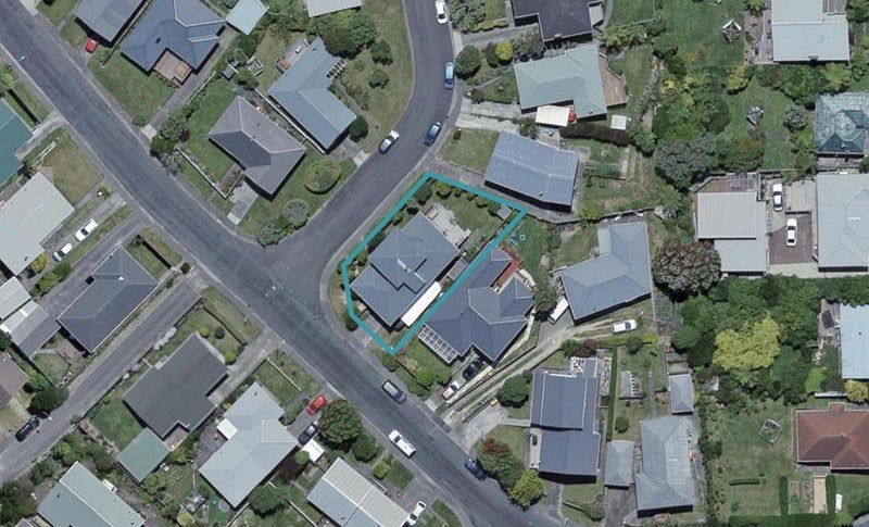 2 Glenamoy Crescent, Johnsonville, Wellington - Carousel 1