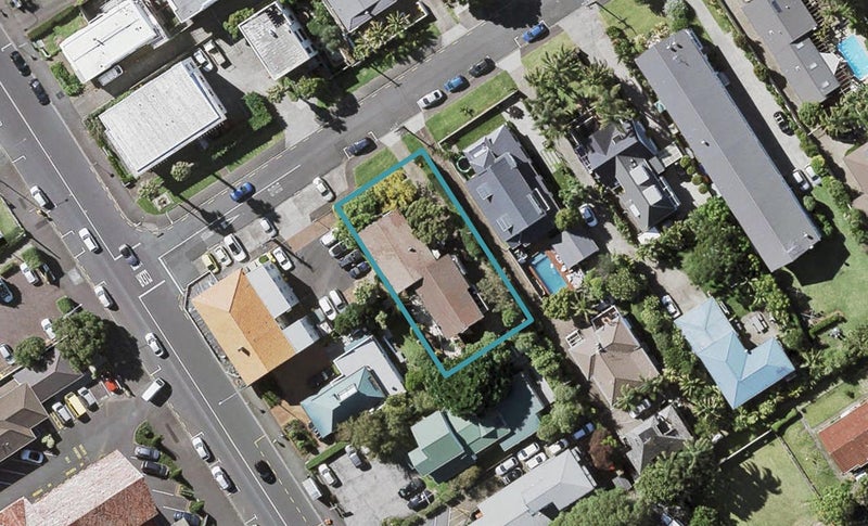 2/1 Sanders Avenue, Takapuna, Auckland - Carousel 1