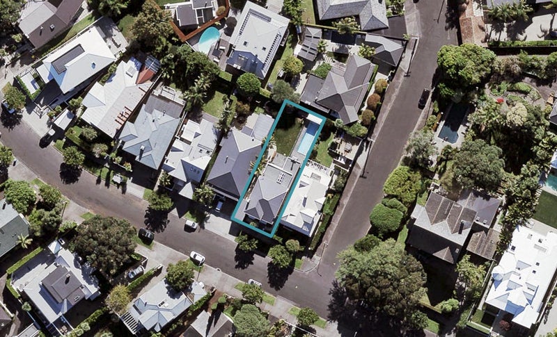 52 Marine Parade, Herne Bay, Auckland - Carousel 1