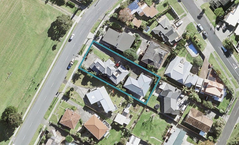 1/37 Deep Creek Road, Waiake, Auckland - Carousel 1