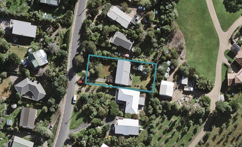 54 Jellicoe Parade, Surfdale, Waiheke Island - Carousel 1
