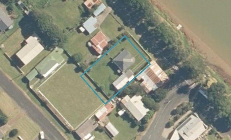 7 Iredale Quay, Awakino, Mōkau - Carousel 1