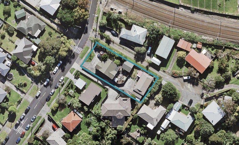 22 Fruitvale Road, New Lynn, Auckland - Carousel 1