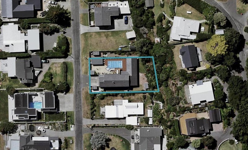 9 Groves Road, Raumati Beach, Paraparaumu - Carousel 1