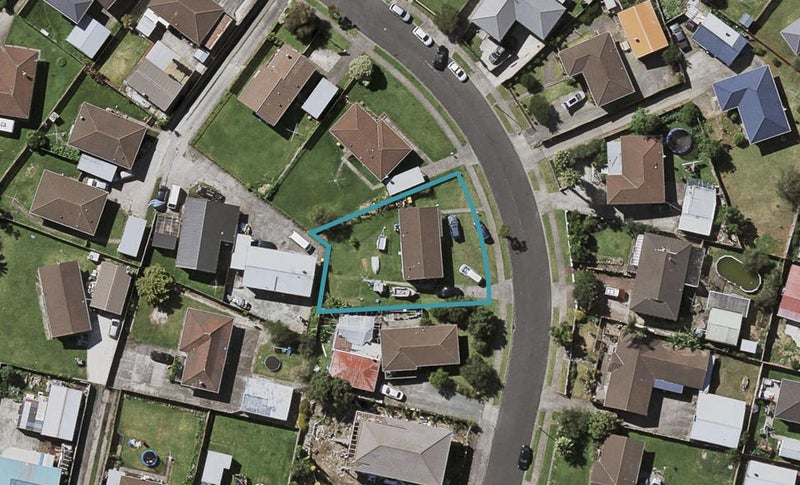 33 Dillon Crescent, Clover Park, Auckland - Carousel 1