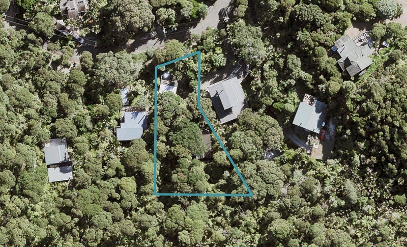 76 Rayner Road, Piha, New Lynn - Carousel 1