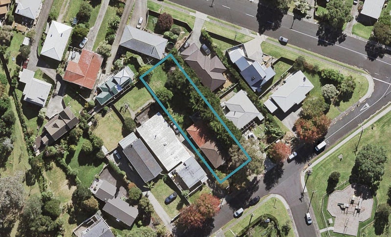 1/5 Valley View Road, Glenfield, Auckland - Carousel 1