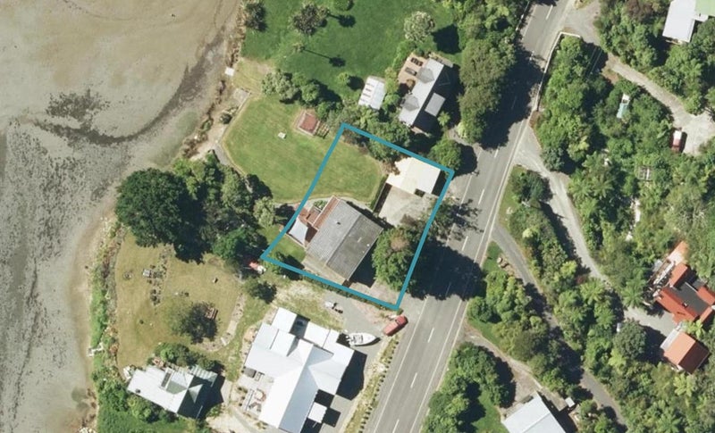 1743 Queen Charlotte Drive, Picton - Carousel 1