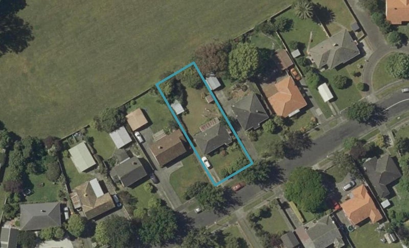 58 Savage Crescent, West End, Palmerston North - Carousel 1