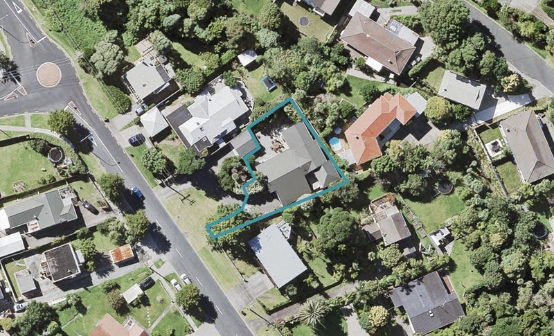 35 Lyons Avenue, Murrays Bay, Auckland - Carousel 1