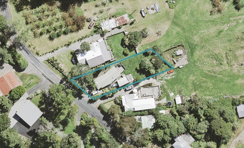 116 Shaw Road, Oratia, Auckland - Carousel 1