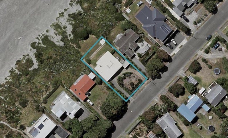 83 Field Way, Waikanae Beach, Waikanae - Carousel 1