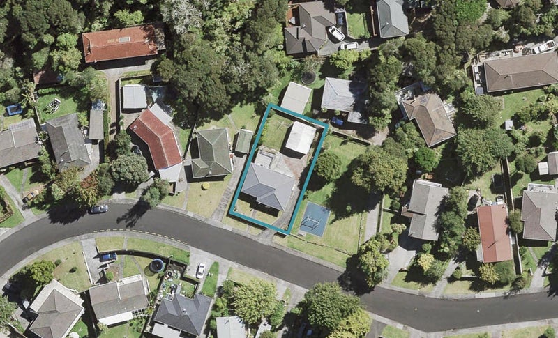 15 Onedin Place, Titirangi, Auckland - Carousel 1