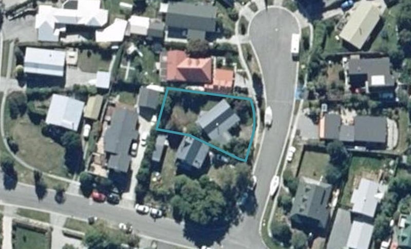 4 Larch Court, Kelvin Heights, Queenstown - Carousel 1